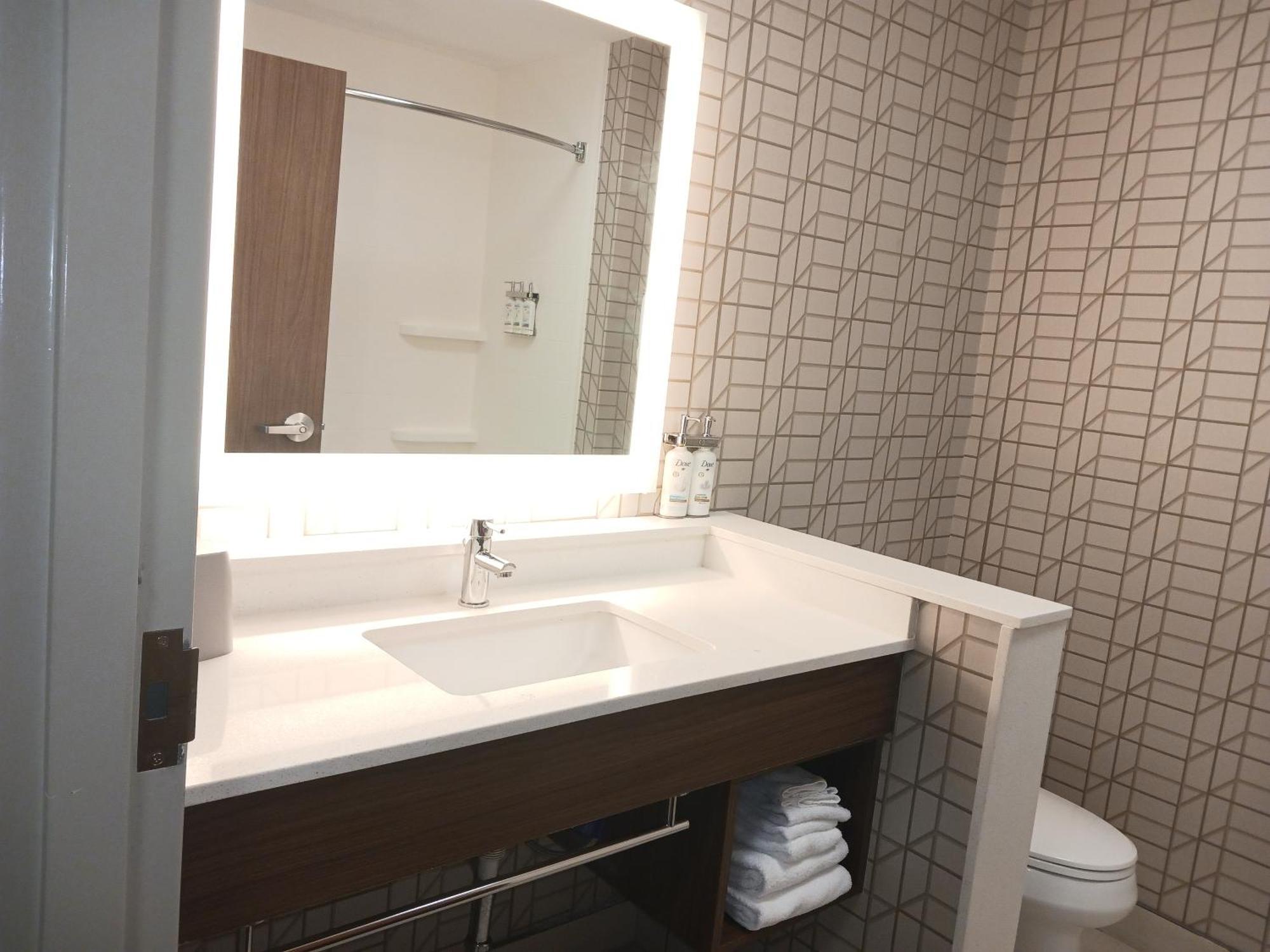 Holiday Inn Express & Suites Gainesville - Lake Lanier Area By Ihg Exterior photo